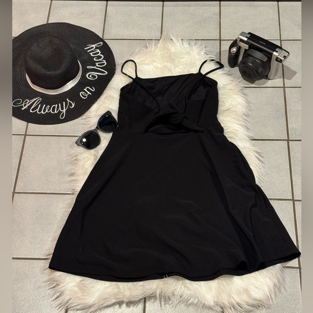 Cute little black dress which ties in the back